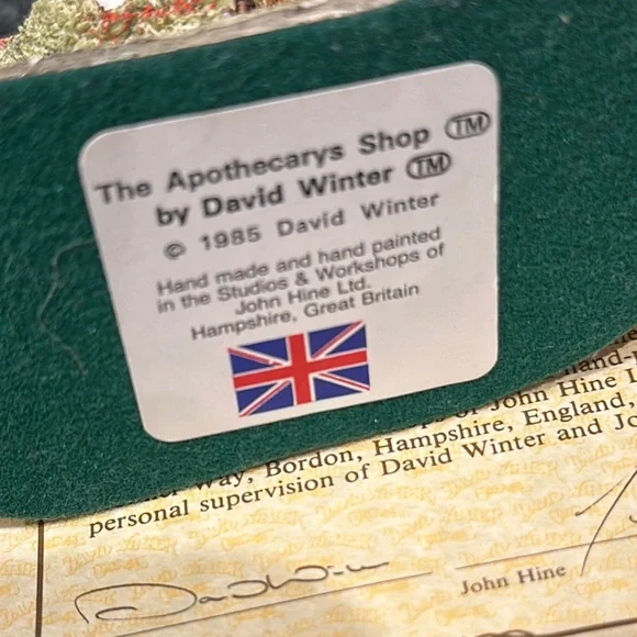 Lot 4 David Winter Cottages Collection signed arch Bothy apothecary’s shop spin - Picture 4 of 11